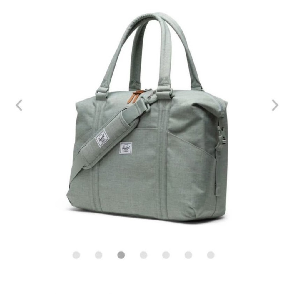 Hershel Diaper bag
Multi compartment
Comes with changing pad
Good condition